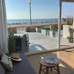 Benny\'S Beach House 2